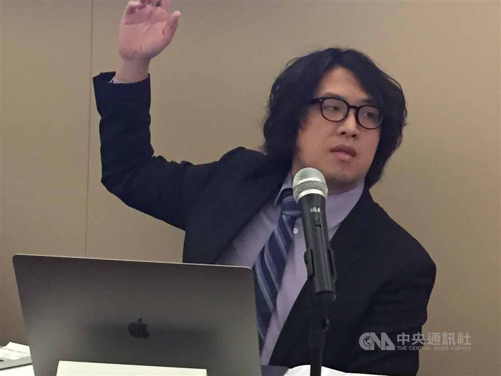 台北大學助理教授沈伯洋則指出，應揭露中國在台灣媒體的投資以及媒體所有者與中國的關係，包括關係企業的持股、受中國補助金額等，讓外界了解閱聽媒體與中國的關聯。（圖／中央社．江今葉）