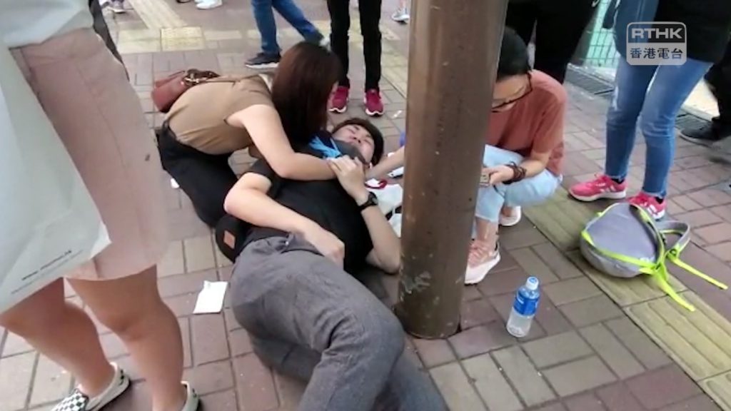 香港連儂牆爆血案 中國男子刺傷反送中者（圖／香港電台視像新聞 RTHK VNEWS臉書）