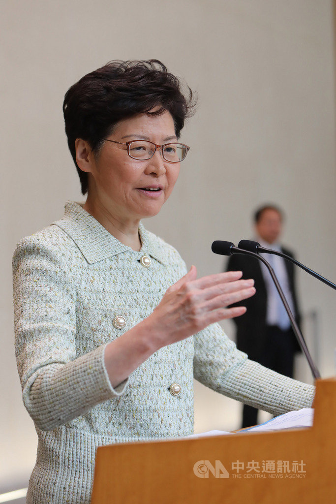 香港泛民主派立法會議員針對禁止蒙面法提請覆核