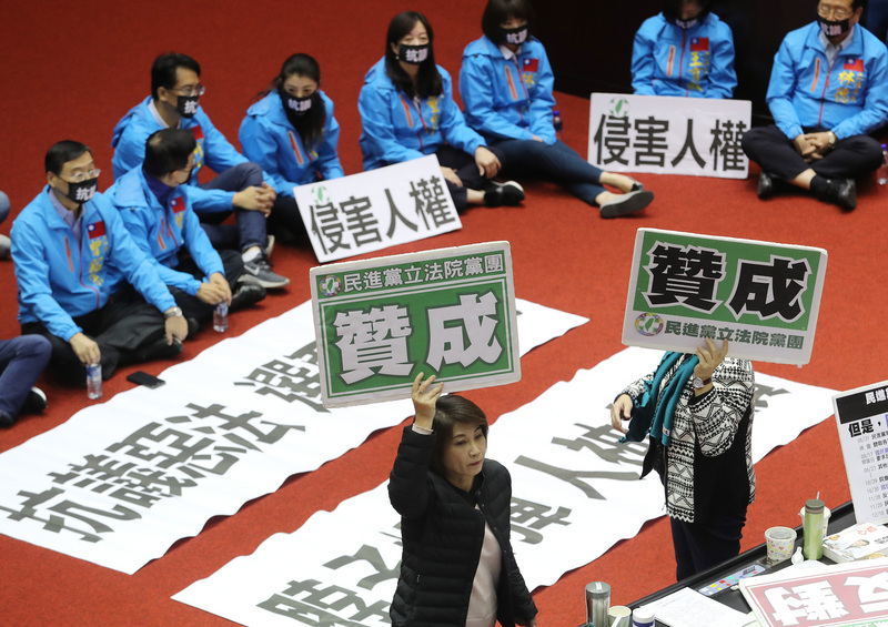 「抗中元年」 《反滲透法》三讀通過