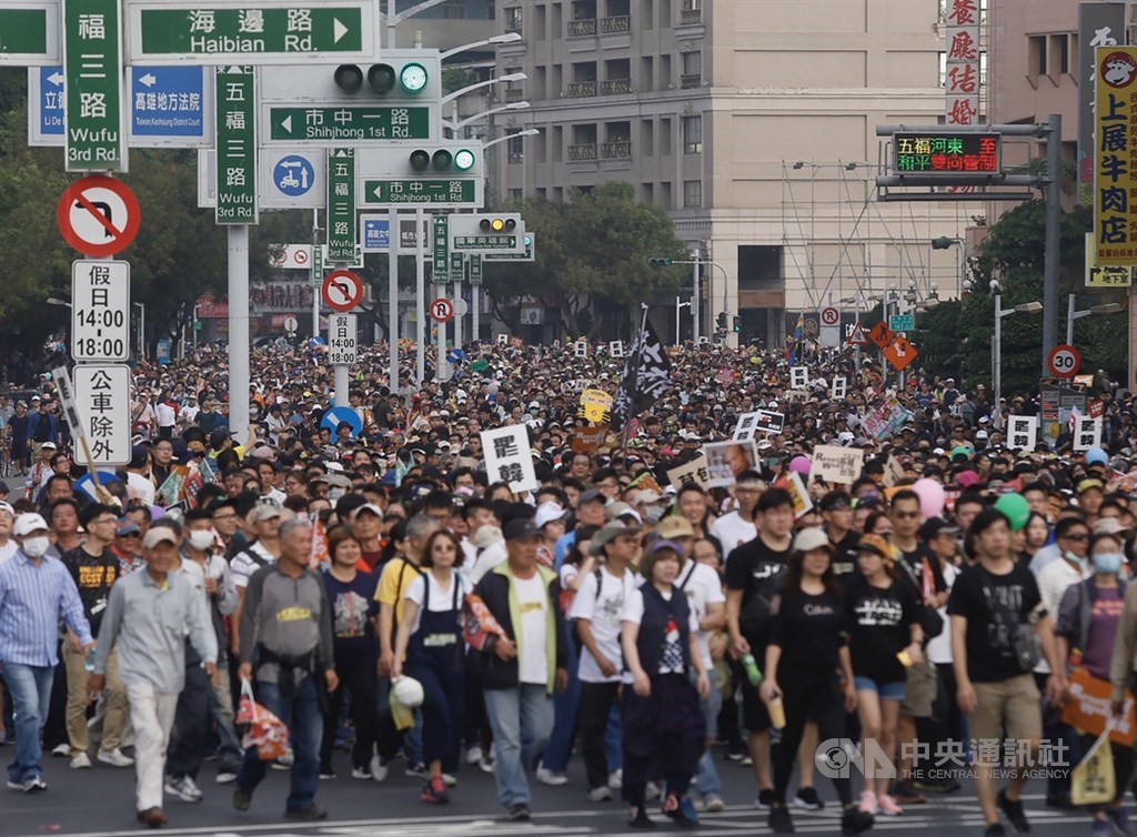 罷韓遊行五十萬人上街  中央社被質疑照片造假