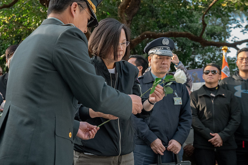 總統替沈總長完成慰勉行程  並帶回士官兵的追思卡