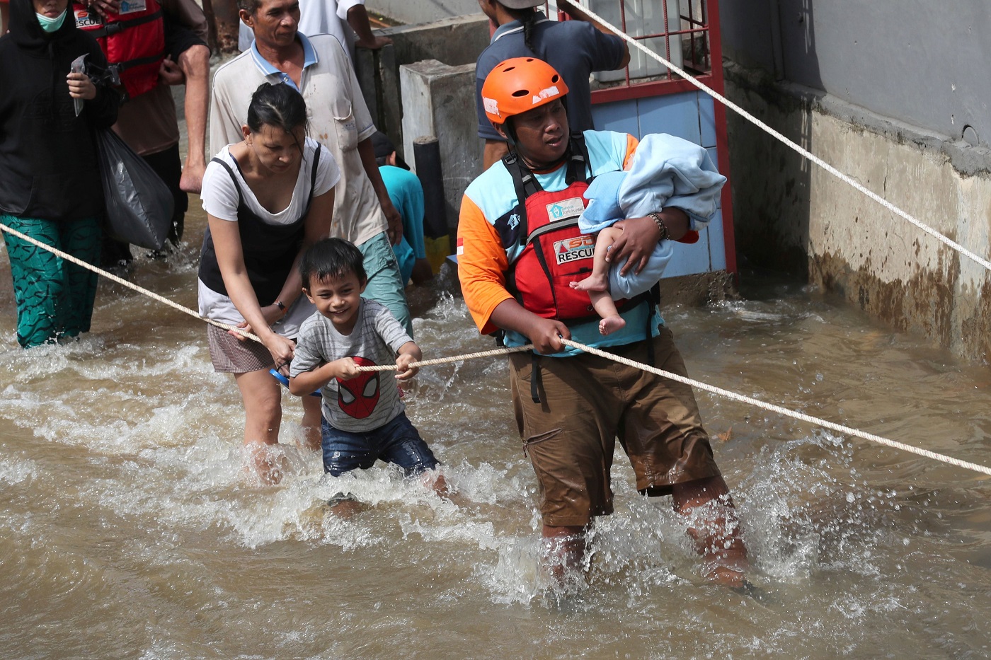新年水患造成印尼至少 60 人死亡