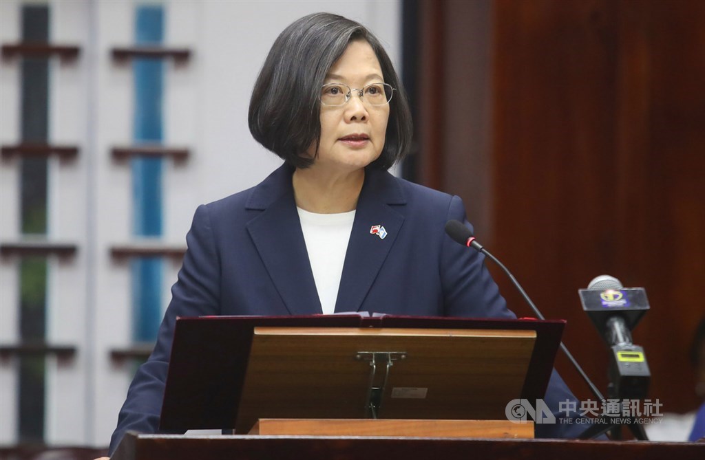 黑鷹直升機迫降烏來 參謀總長等八位軍官不幸罹難