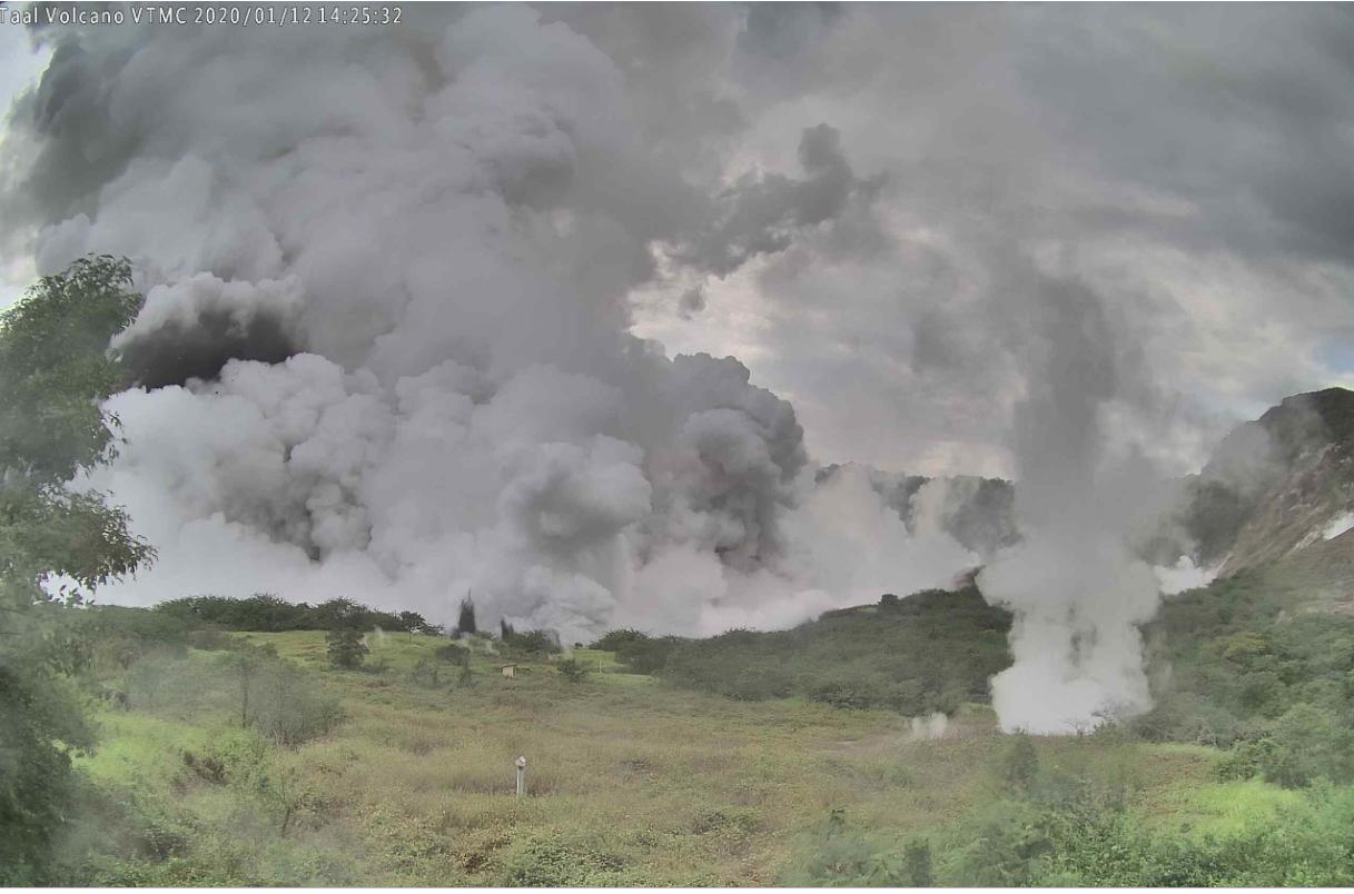 菲律賓塔爾火山呈現平靜跡象 危險依舊