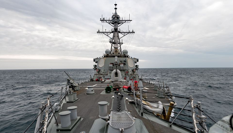 美國海軍在臉書上公布照片，證實有一艘驅逐艦航經台海