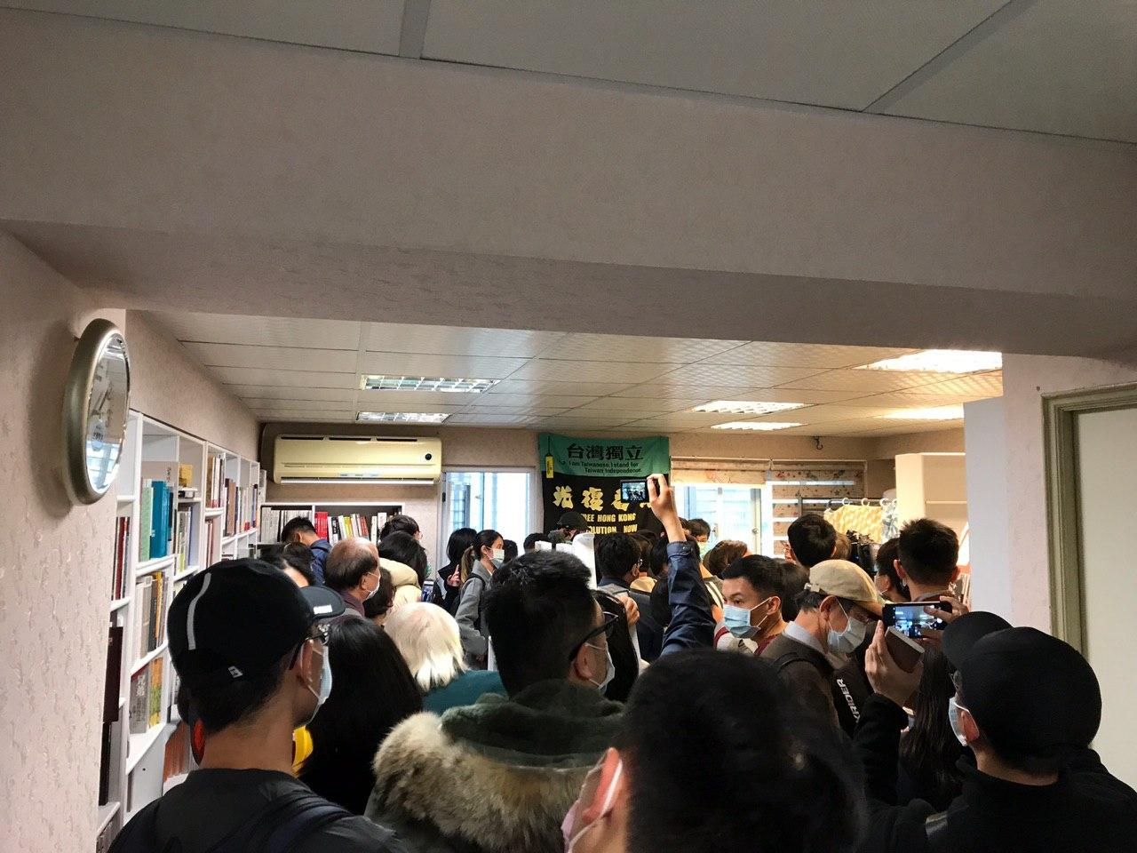 「共產黨當然很不爽」銅鑼灣書店不畏暴力威脅　在台開幕