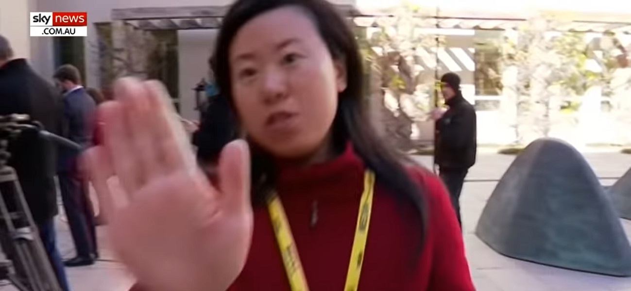 澳洲親中議員遭檢調搜索！新華社記者同日攜不明人士入侵澳總理記者會現場