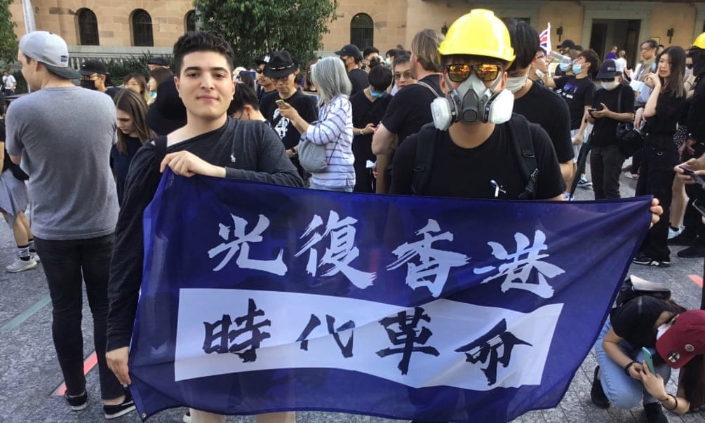 抗中大學生遭昆士蘭大學停學至 2022 年