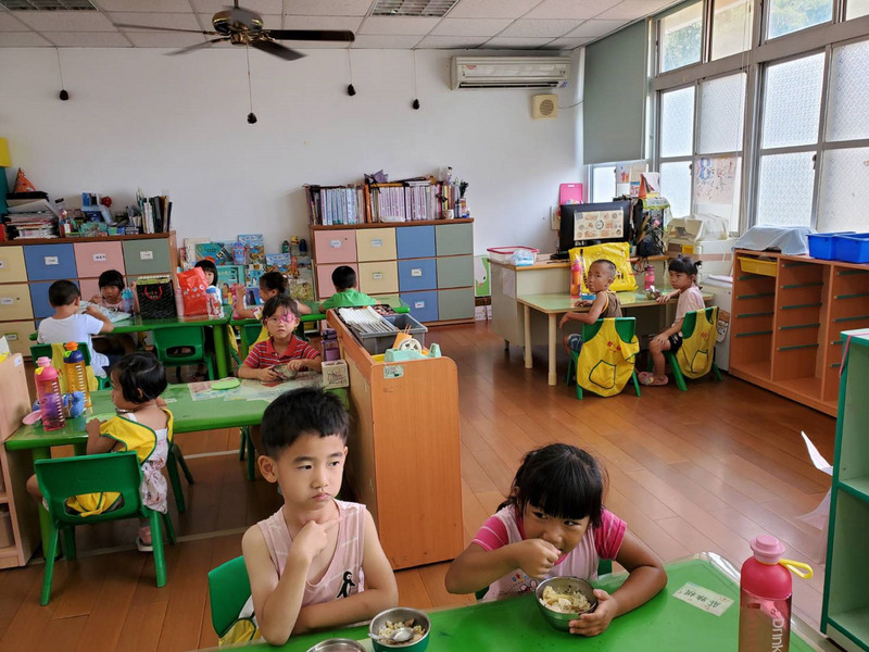 竹市學生開學兩個月還拿不到課本　議員批：連發教材能力都無