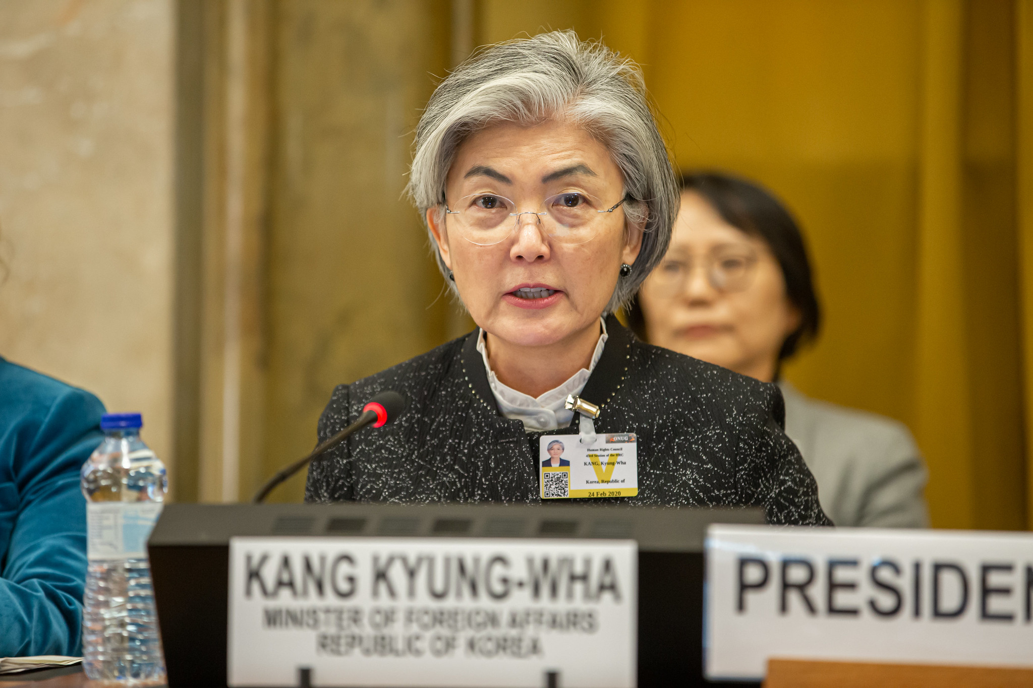 疫情仍反覆　韓外交部長家屬卻高調出國旅遊