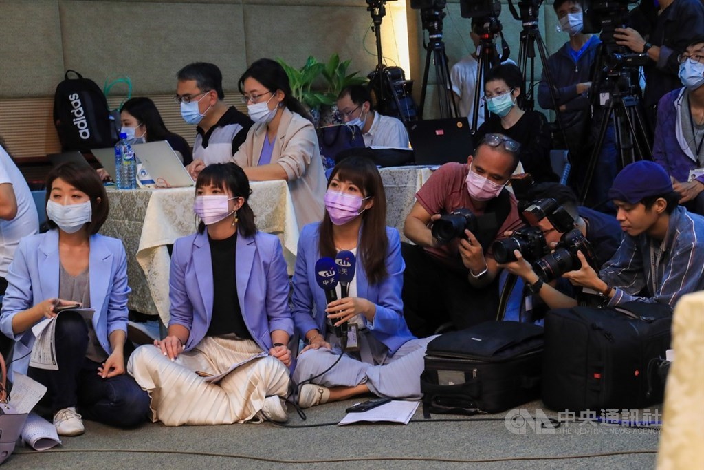 中天新聞換照案：肩負社會責任的「新聞自由」在哪裡？