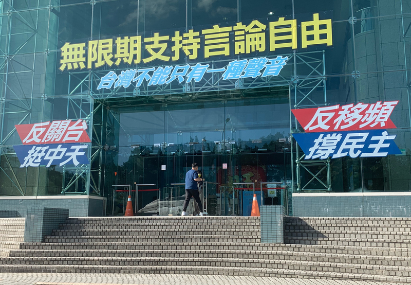 捍衛製造假新聞的言論自由？