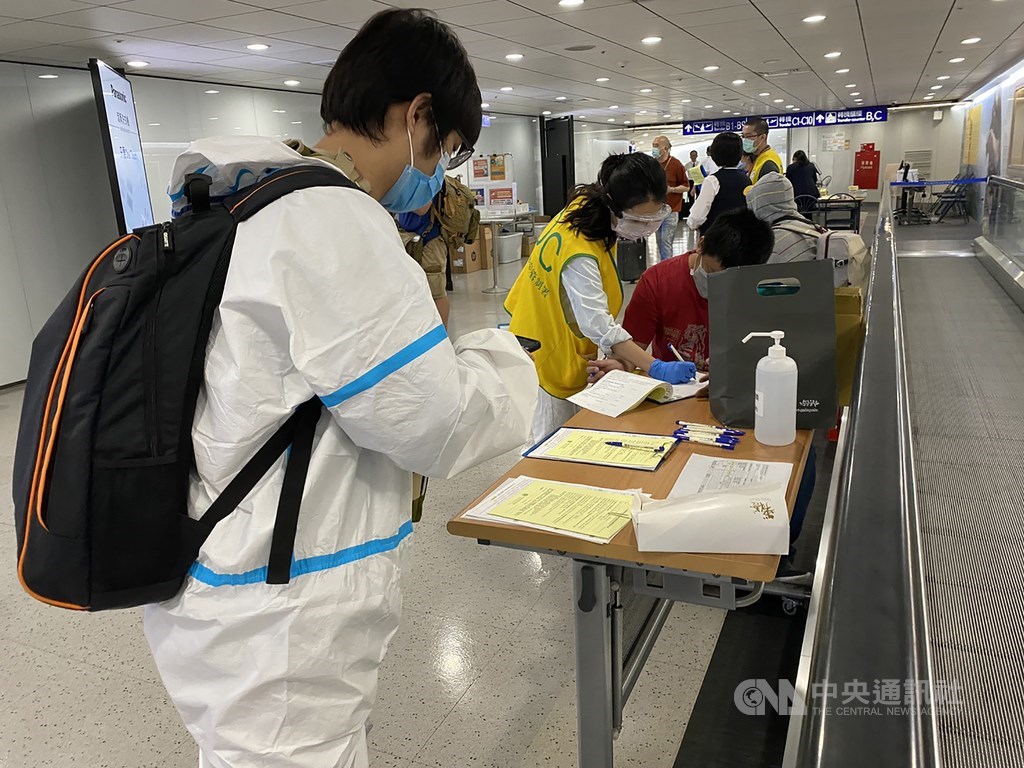 中央流行疫情指揮中心宣布，台灣5日新增3例武漢肺炎確診，為境外移入，目前累計693例。（中央社檔案照片）