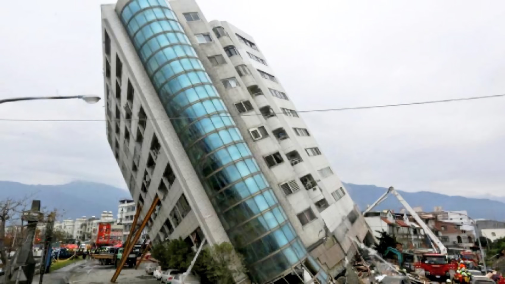 印尼強震造成至少80人喪生　傷者憂強震再襲不願住院