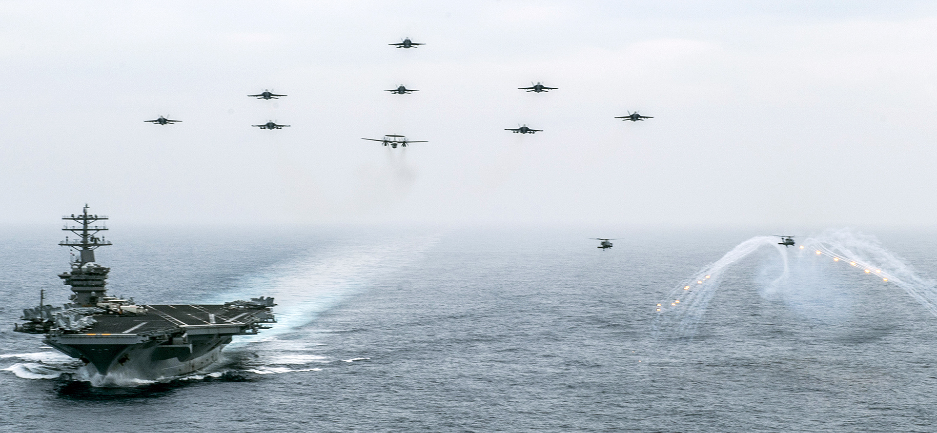 美​尼米茲航艦打擊群​結束中東任務　大黃蜂轟炸機飛越波灣