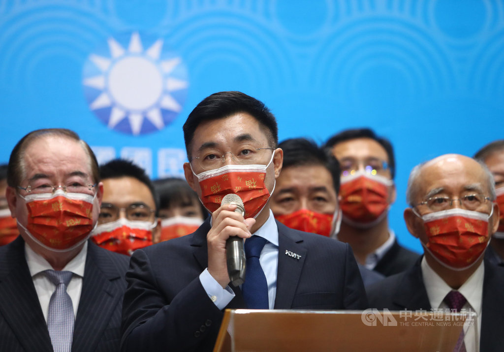 國民黨17日舉行新春團拜,黨主席江啟臣(前中)發表新春談話。中央社記者王騰毅攝 110年2月17日