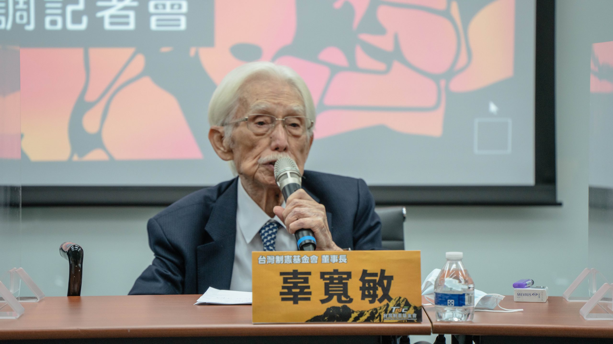 一人完勝中國　辜寬敏霸氣捐百萬美金