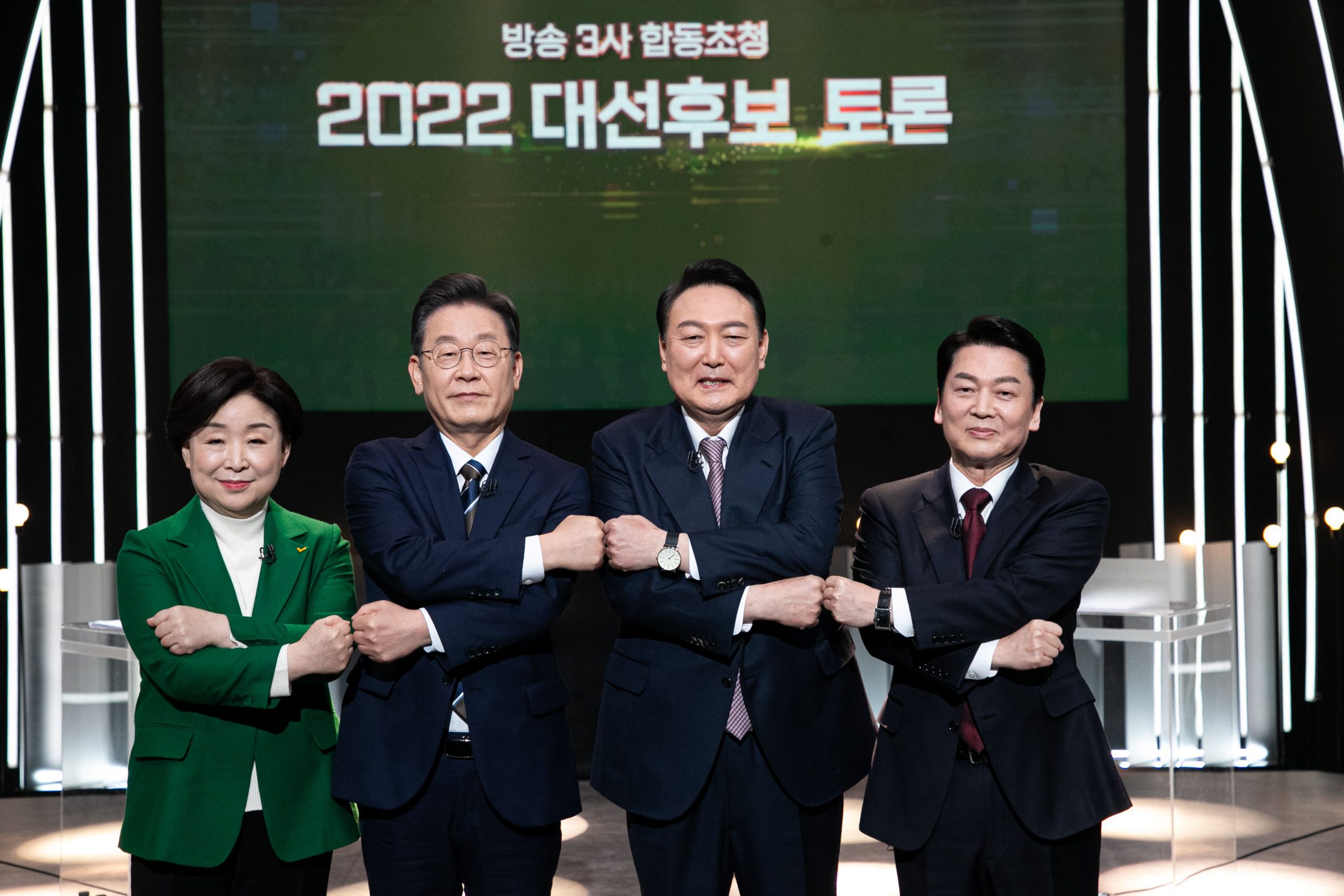韓國總統大選戰報》在野黨批文在寅親中獲年輕選民支持