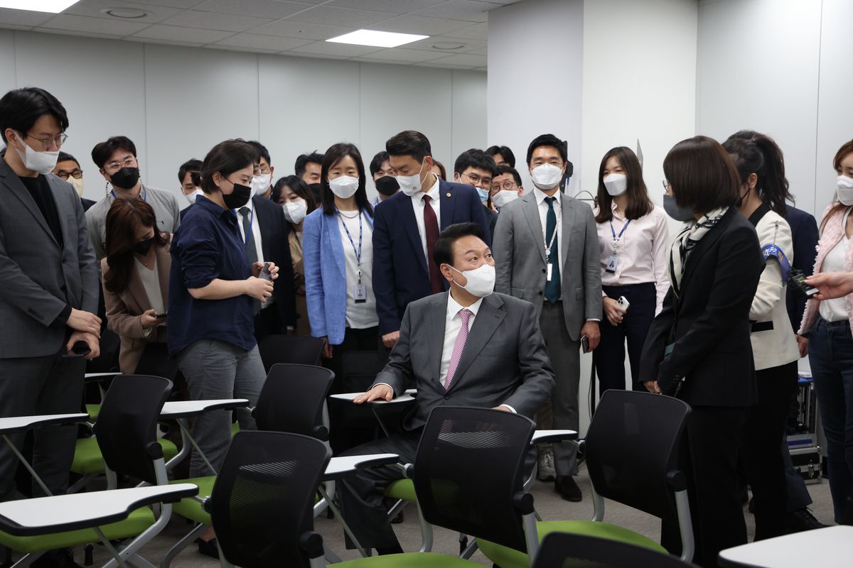 煥然一新的韓國總統府：改採「媒體圍訪」強調溝通
