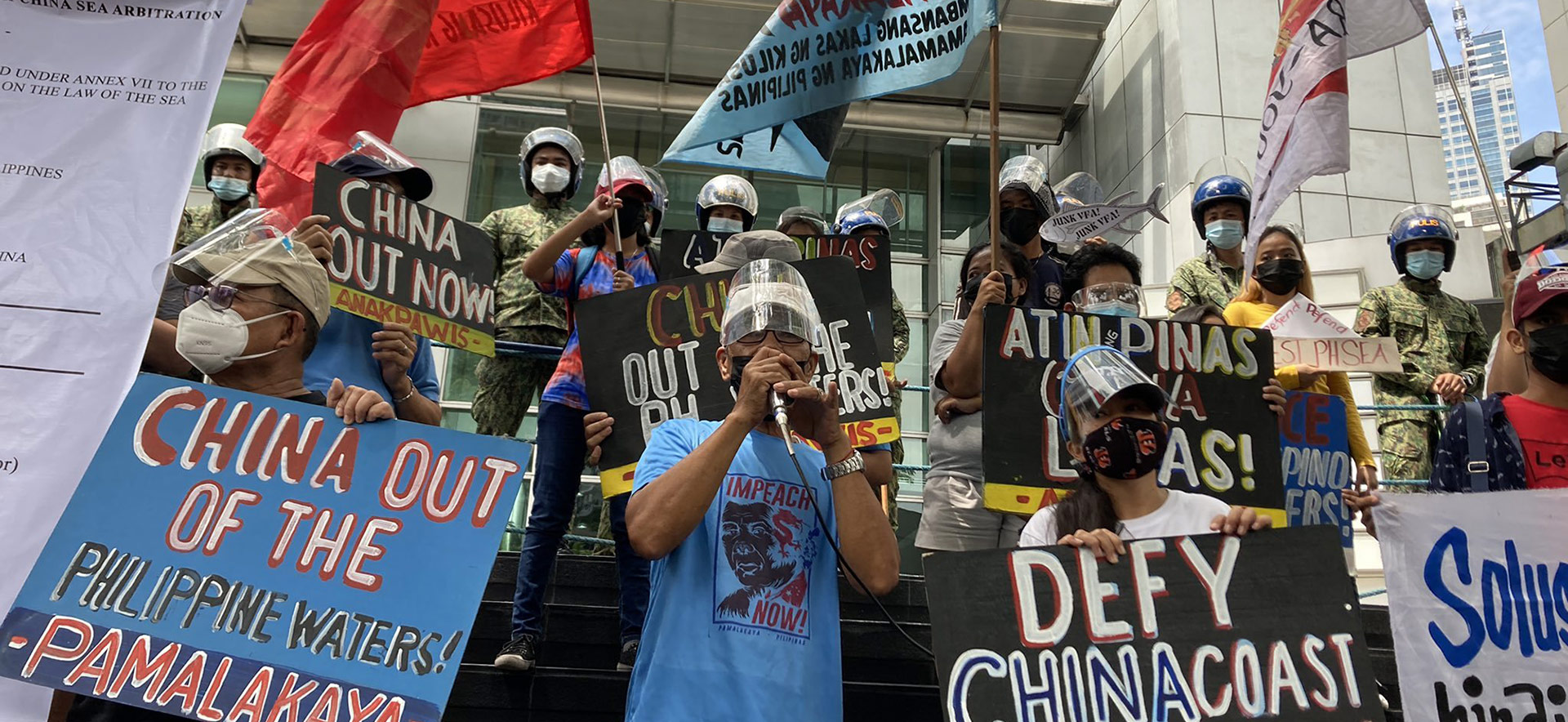 中國船隊大舉入侵菲律賓海域　小馬可仕國安顧問：新政府同樣反中國非法擴張