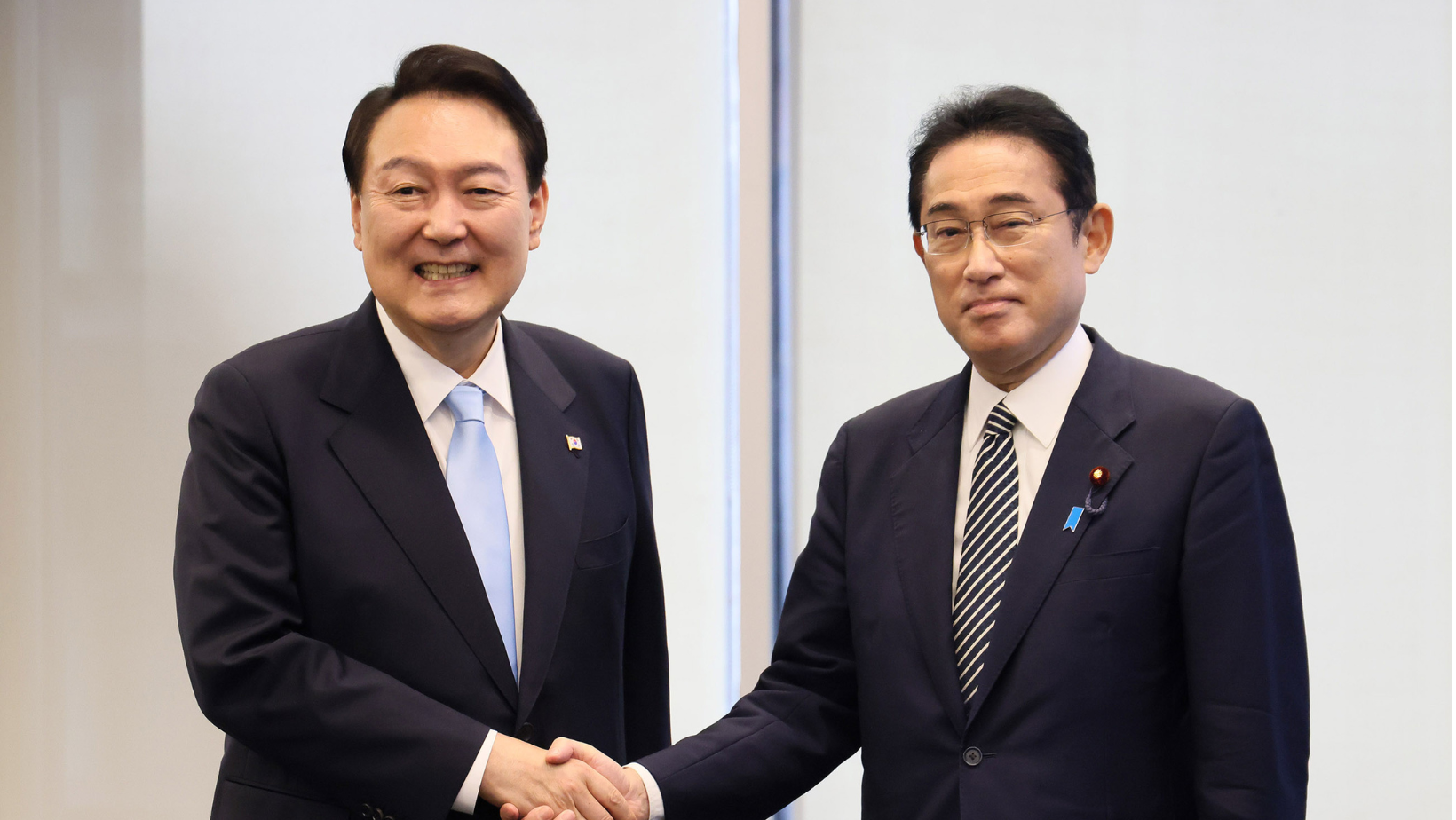 日韓關係有起色?日韓領袖首次坐下來「懇談」30分鐘