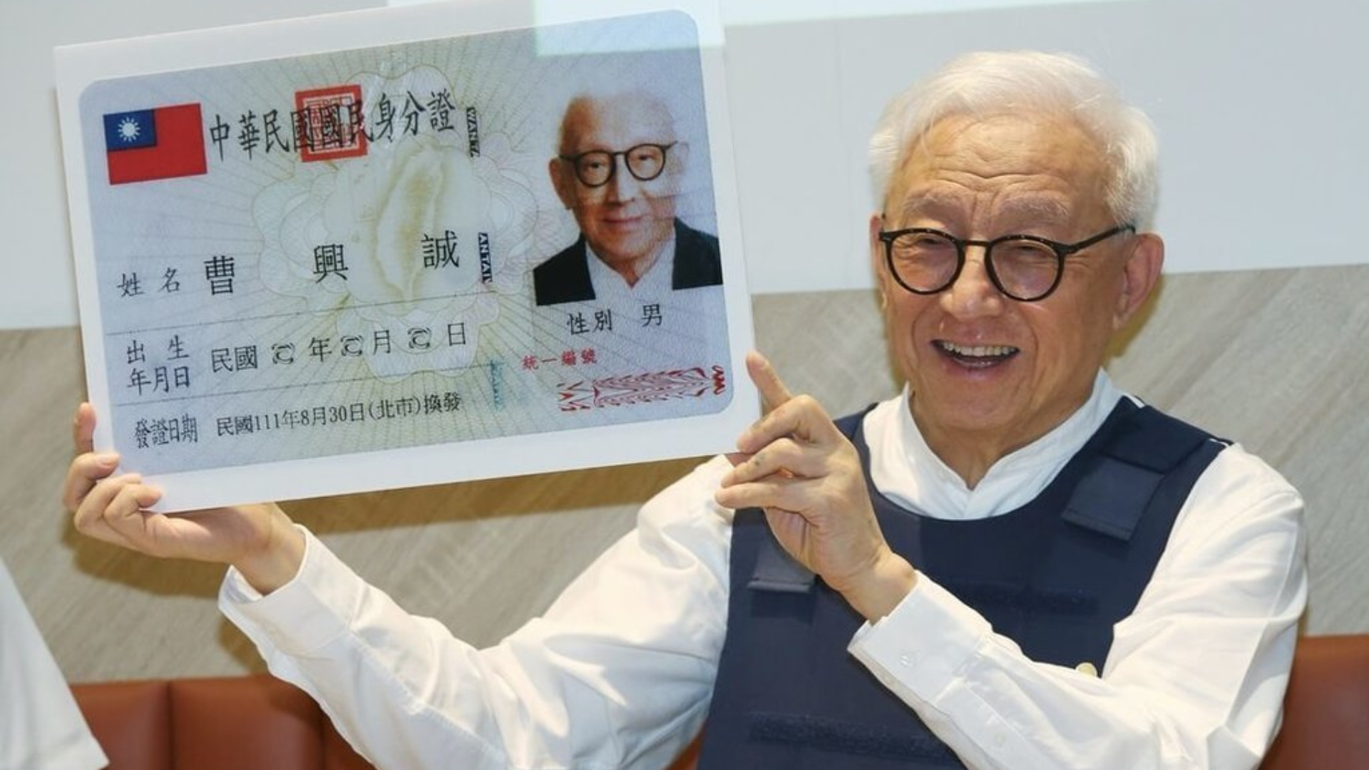 籲年底參選人簽「不投降承諾書」　曹興誠：台灣人民應睜亮眼睛勿投政客