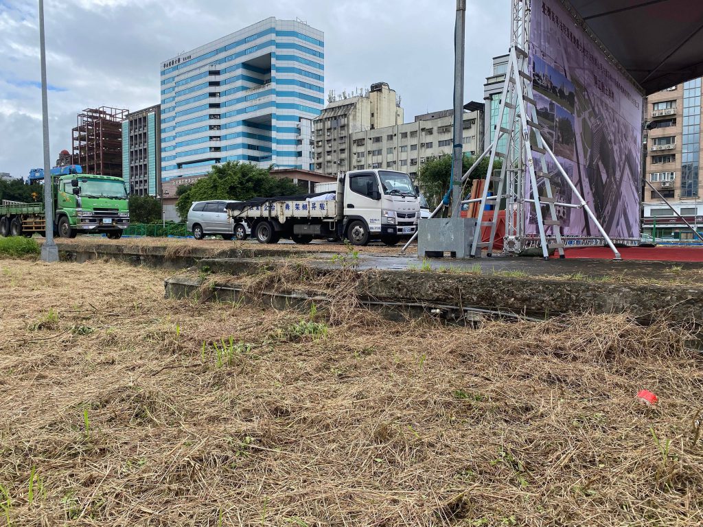 人權團體認為華山月台的拆遷讓轉型正義再遭另類司法迫害，對於台灣的轉型正義及人權教育將是莫大的傷害／圖：暗坑文化工作室臉書
