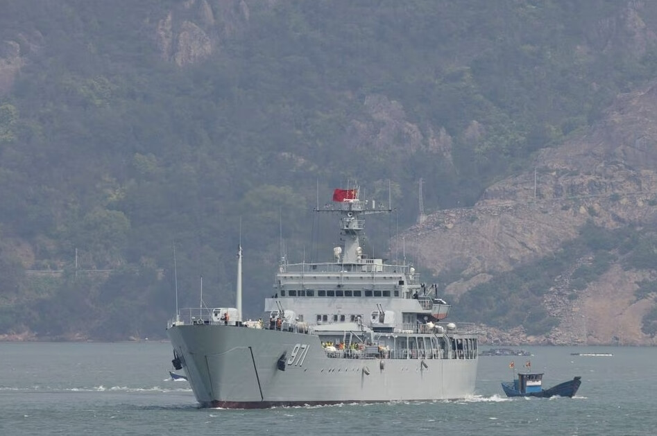 國防部指出，中共持續派遣機、艦侵擾，已嚴重破壞區域和平及穩定，國軍將以「不升高衝突、不引發爭端」為原則，捍衛國家主權及國家安全。／圖：路透社