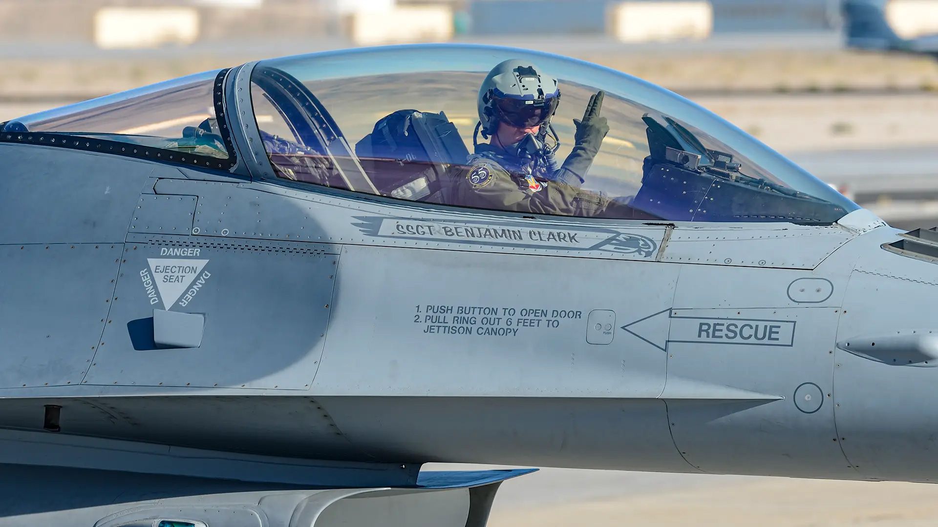訓練烏克蘭飛行員駕駛F-16 俄前總統:核災危機升高