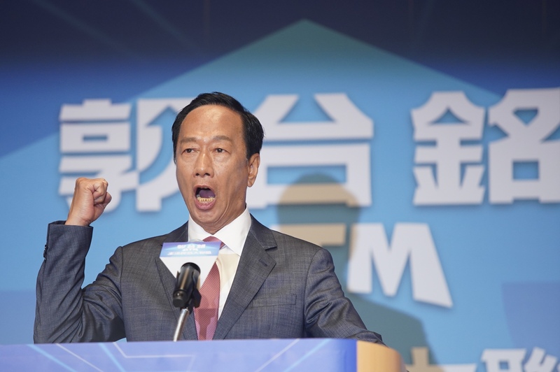 【金恒煒】犧牲小錢燃燒在野黨　政治恐怖分子郭台銘