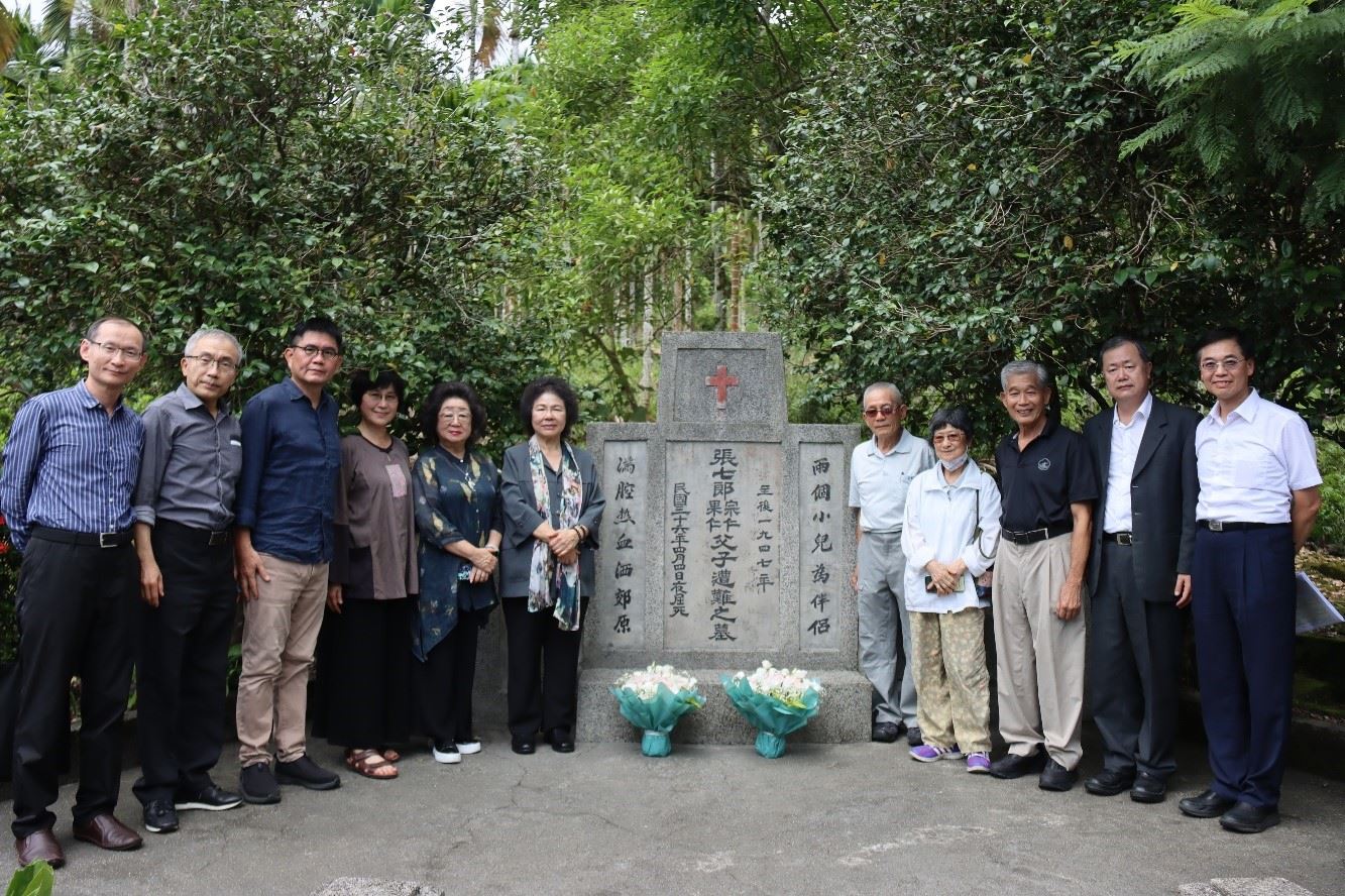 履勘張七郎父子墓園　陳菊：政院未善盡保存不義遺址責任
