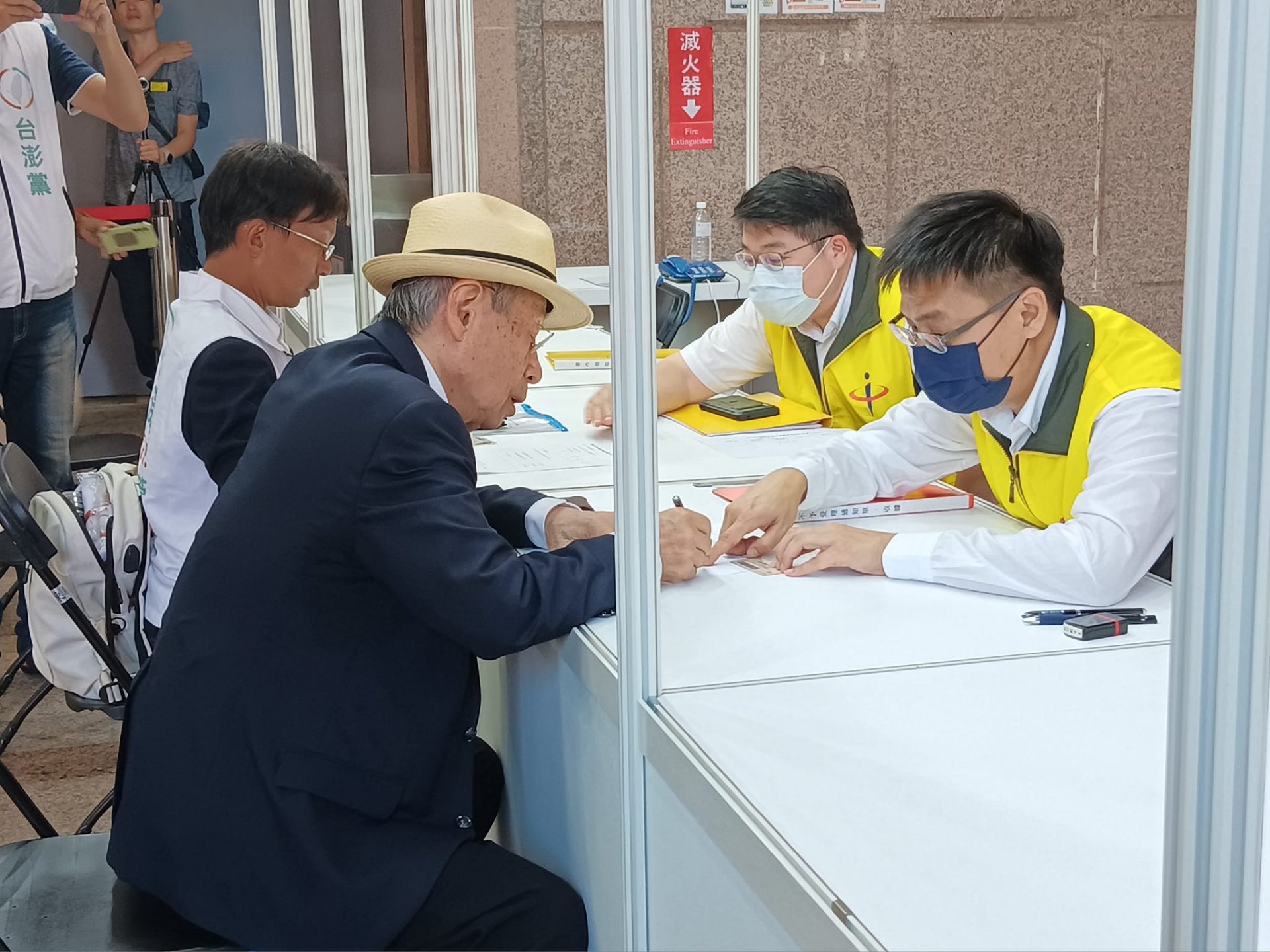 盼超越郭台銘　「刺蔣案」主角鄭自才登記總統連署