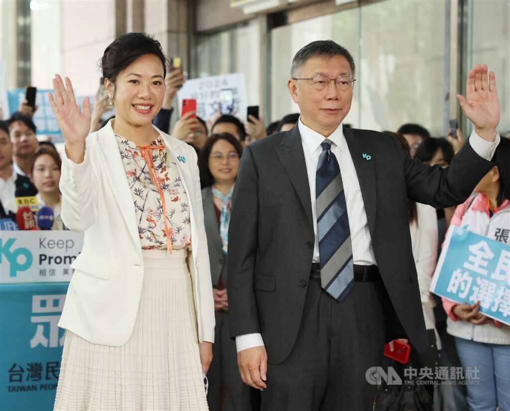 柯文哲過去以清廉自居,曾痛批台灣政商勾結太嚴重,今日卻邀請財團千金吳欣盈擔任副手。/圖:中央社