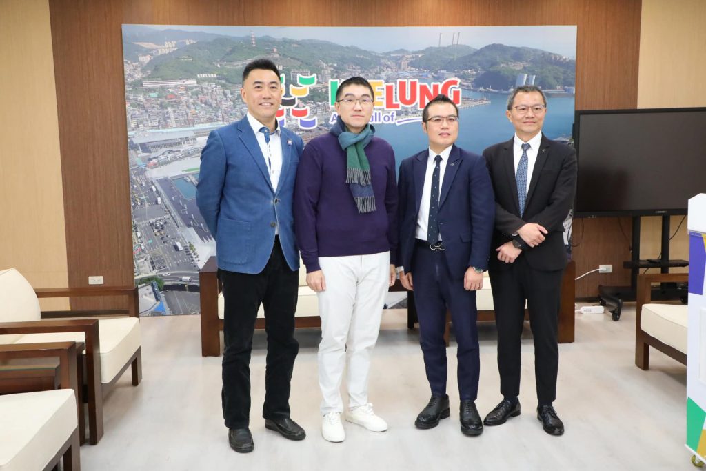 基隆市府於記者會上正式宣布微風將進駐基隆。／圖：謝國樑臉書