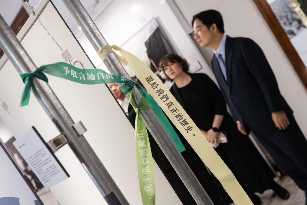 鄭南榕主張「100% 言論自由」,創辦的《自由時代》是當時國民黨政權查禁次數最多的刊物,但鄭南榕仍未改變意志,甚至以性命來體現 100% 言論自由的價值,令人相當敬佩。/圖:賴清德臉書