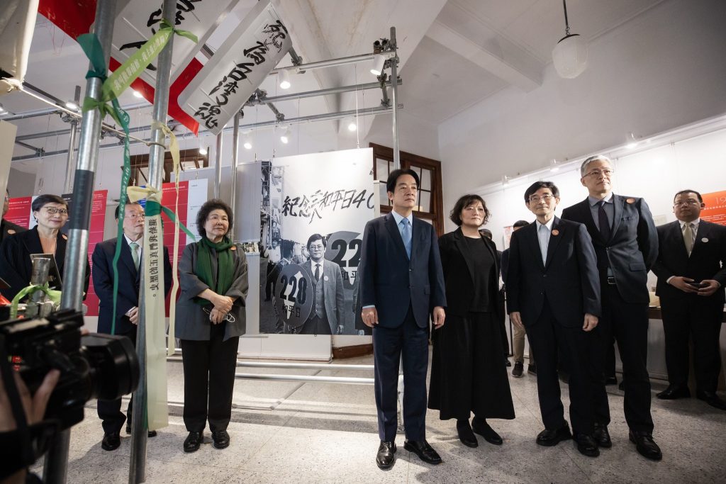 賴清德表示,未來他上任後,會更加努力守護台灣主權,保障民主、自由與人權,絕不讓過去不幸的歷史重演。/圖:賴清德臉書