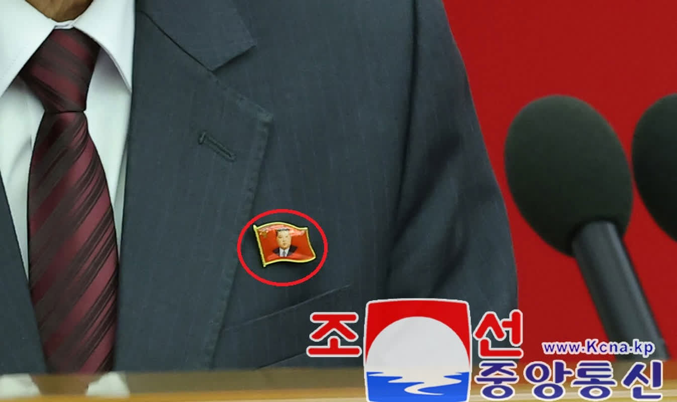 金正恩像章首次亮相　北韓加速金正恩個人崇拜