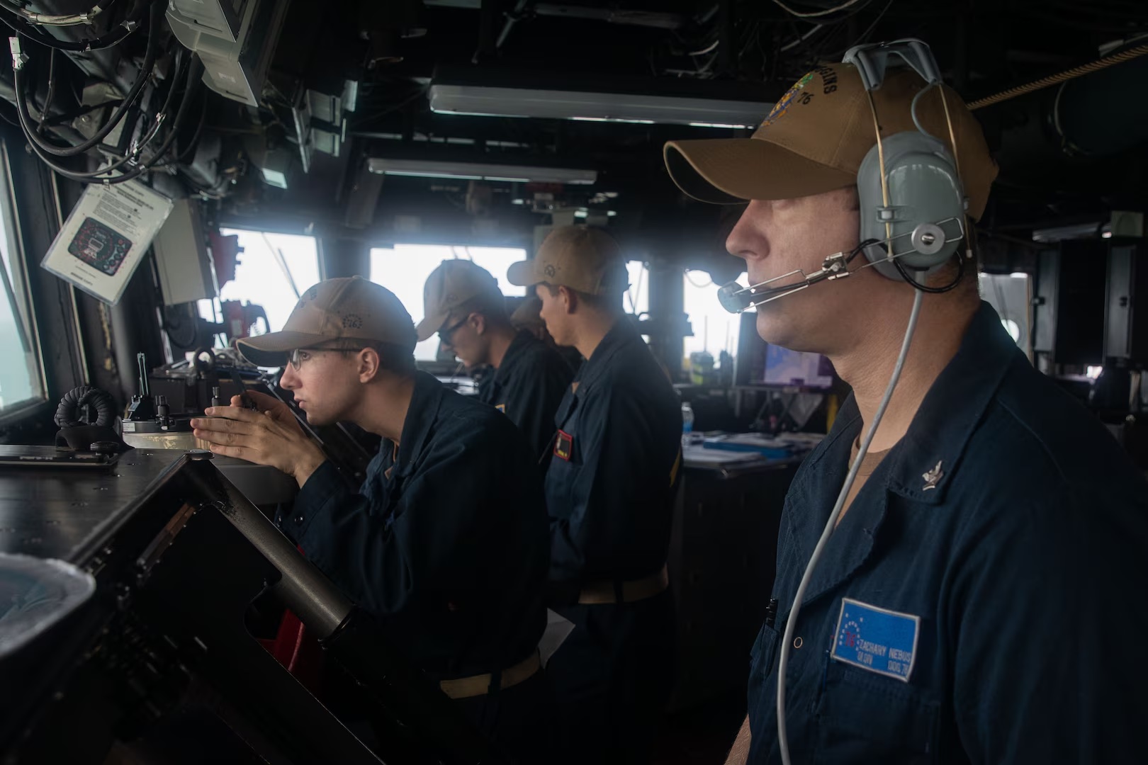 中國圍台軍演後不到一週　美加軍艦「例行通過」台海　