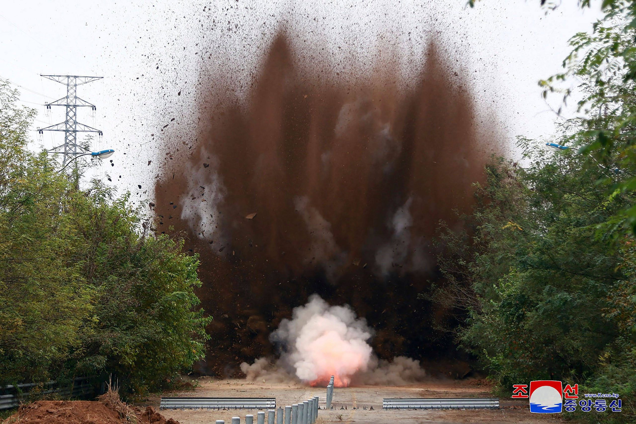 徹底敵對　北韓爆破與韓國連結的鐵路和公路　