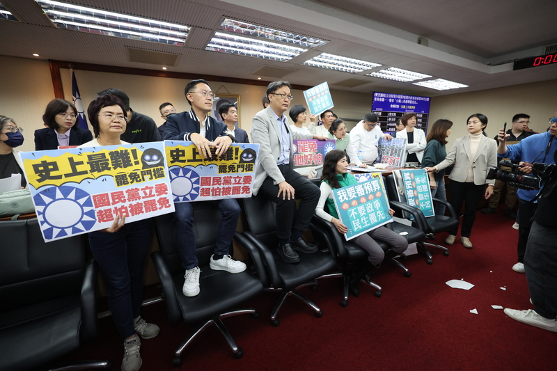 國民黨怕了！修選罷法沒收罷免權　週五藍白恐聯手強過關