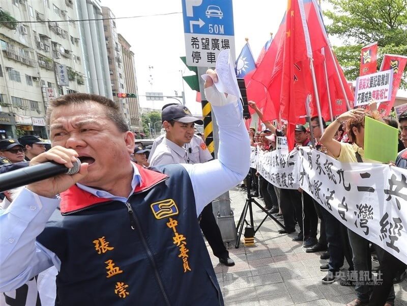 內政部日前表示，統促黨接受中國資助介入選舉、破壞治安及社會秩序，有危害自由民主憲政秩序的情形，內政部將依法向憲法法庭聲請解散。圖為涉嫌反滲透法的統促黨中央委員張孟崇。／圖：中央社