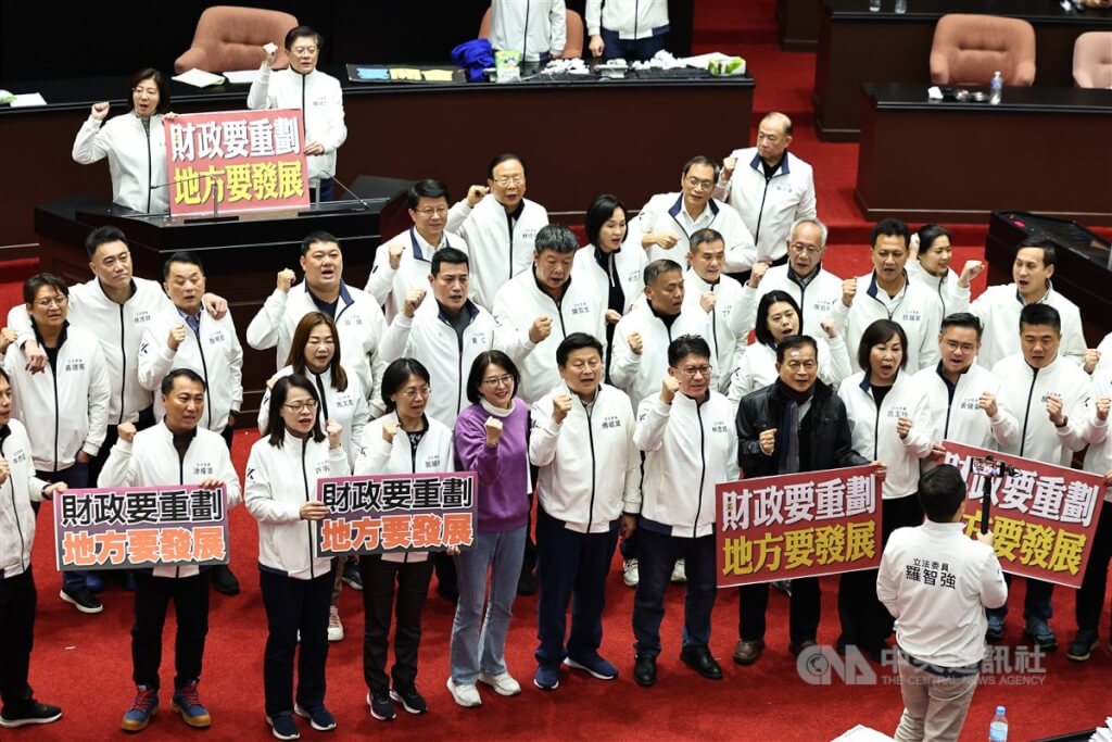 財劃法三讀修正通過》多項民生政策將面臨刪減　地方縣市批「重北輕南」