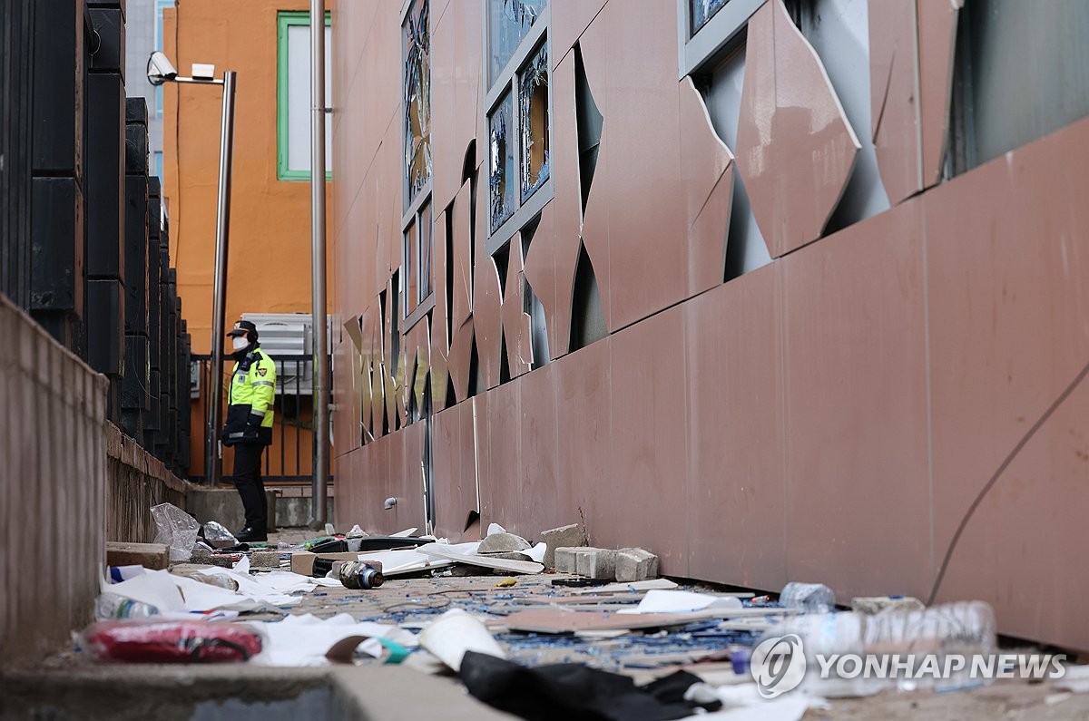 「叛亂領袖」可處死刑　尹錫悅支持者試圖衝入法院